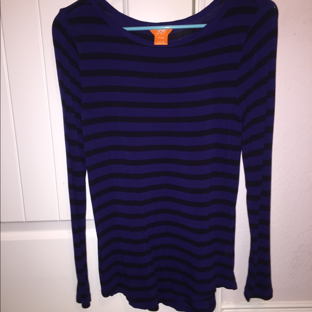 Super comfy black and blue top!
